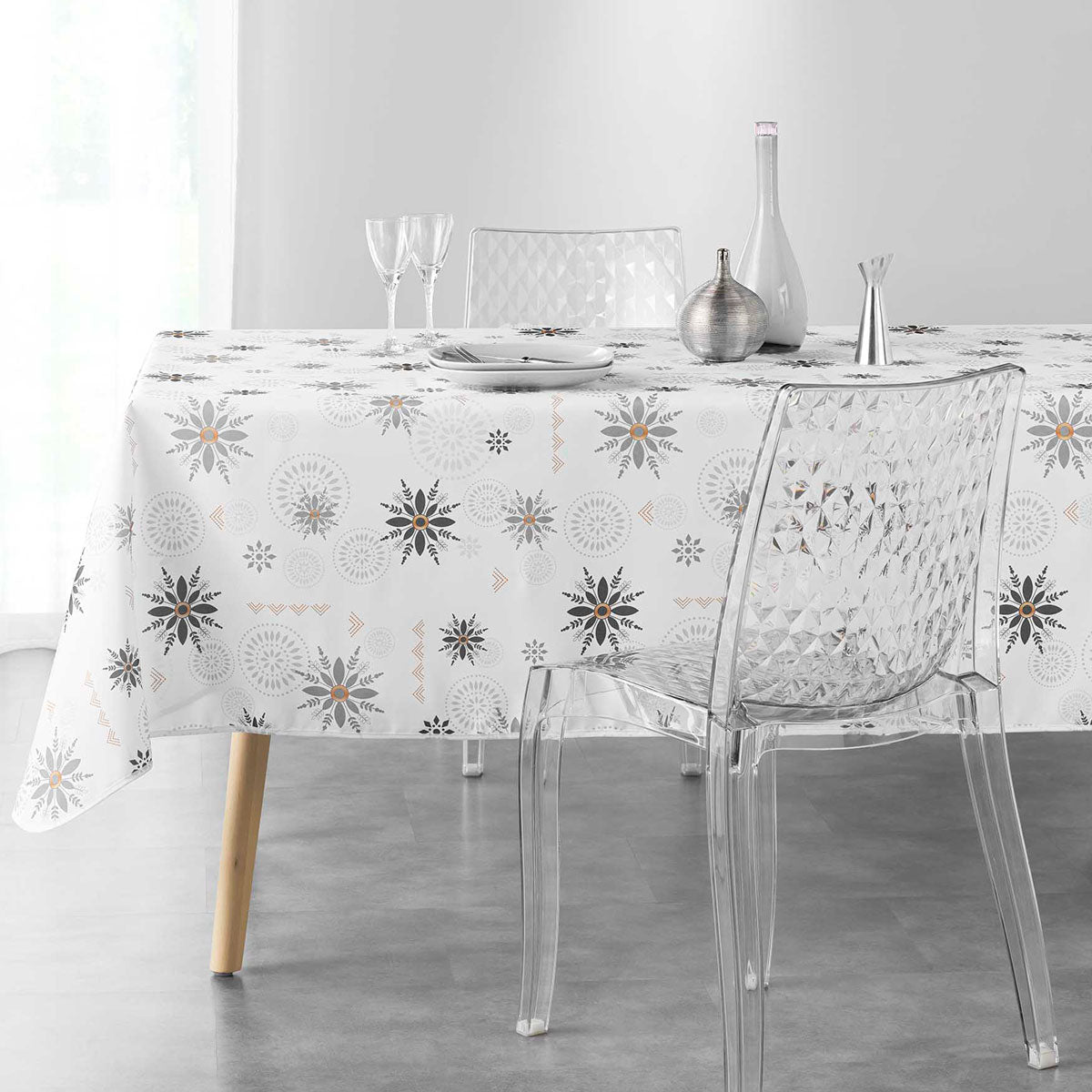 Enchante White – Juleduk med flekkavvisende behandling, 150 x 300 cm, miljø