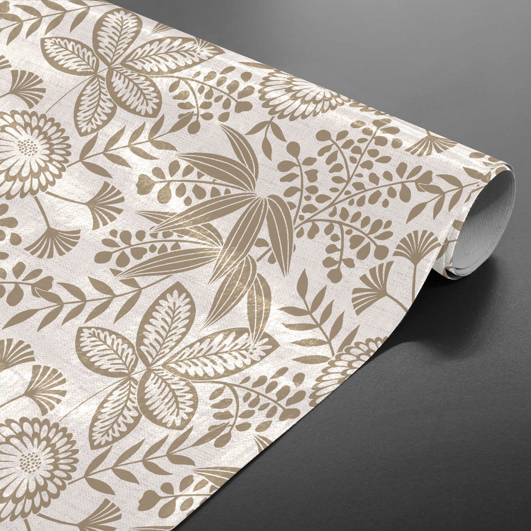 Fleuria Beige – Voksduk med botanisk mønster i varm beige, opprullet