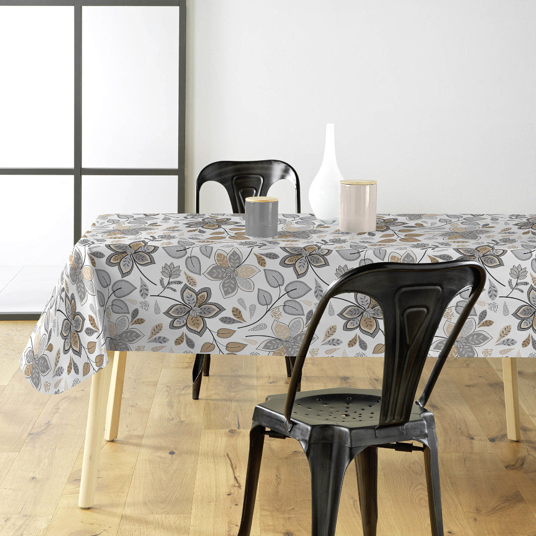 Gloriette – Voksduk med blomster i varme grå og sandfarger, miljø