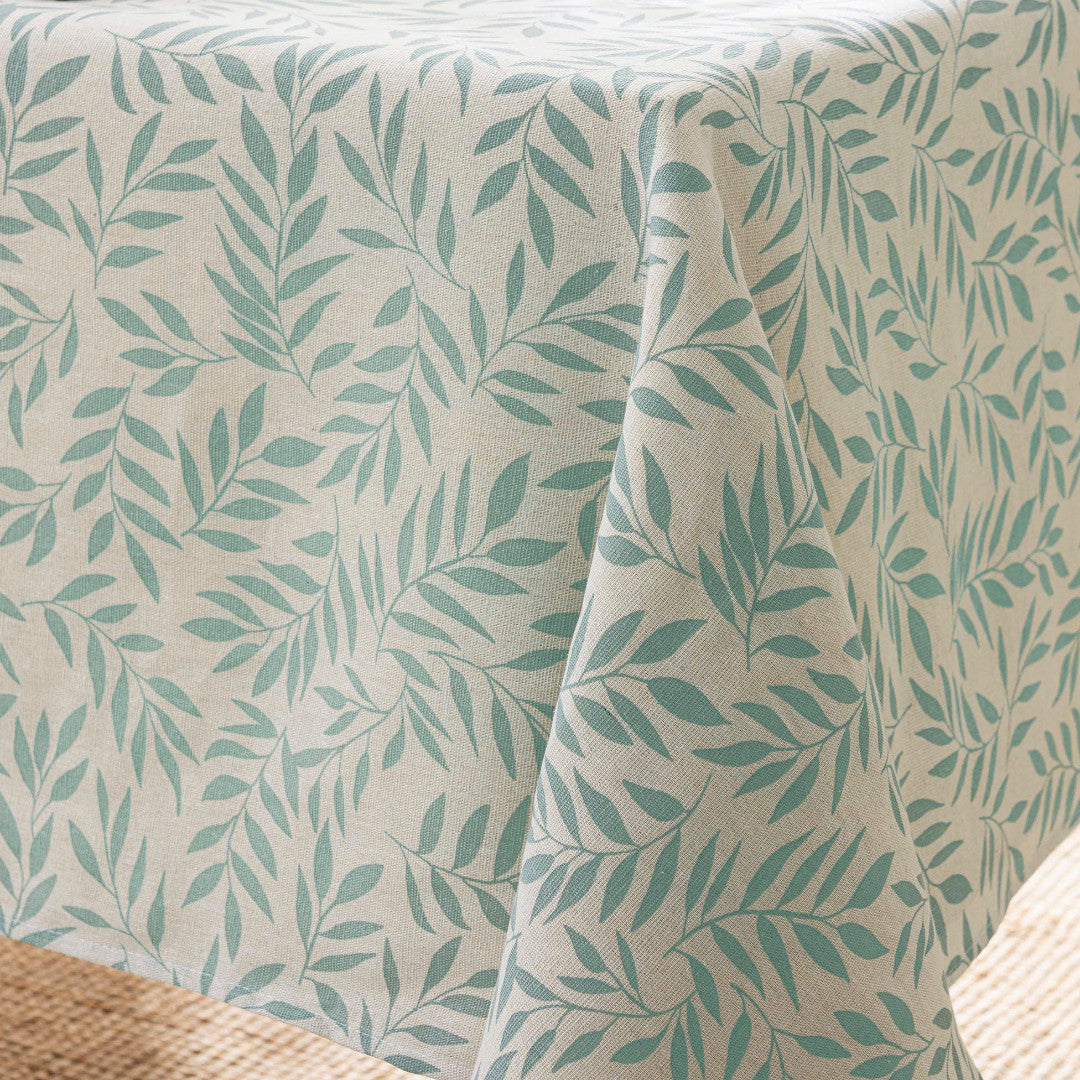 Naya Sauge – Bordduk i linlook med fint bladmønster – 140 x 240 cm, hjørne