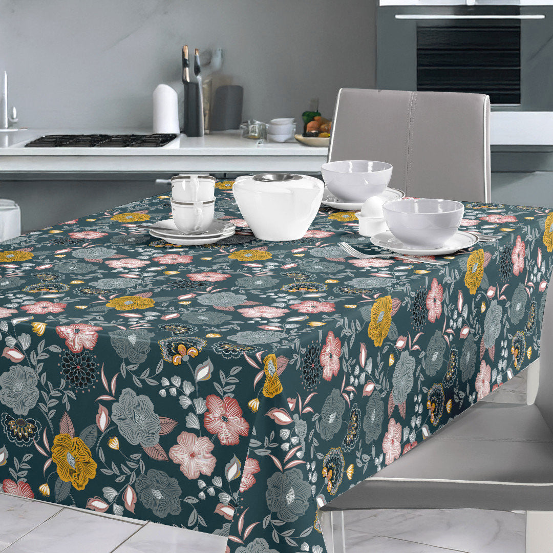 Nordfavn Chouchou Petrol – Voksduk med dekorativt blomsterprint