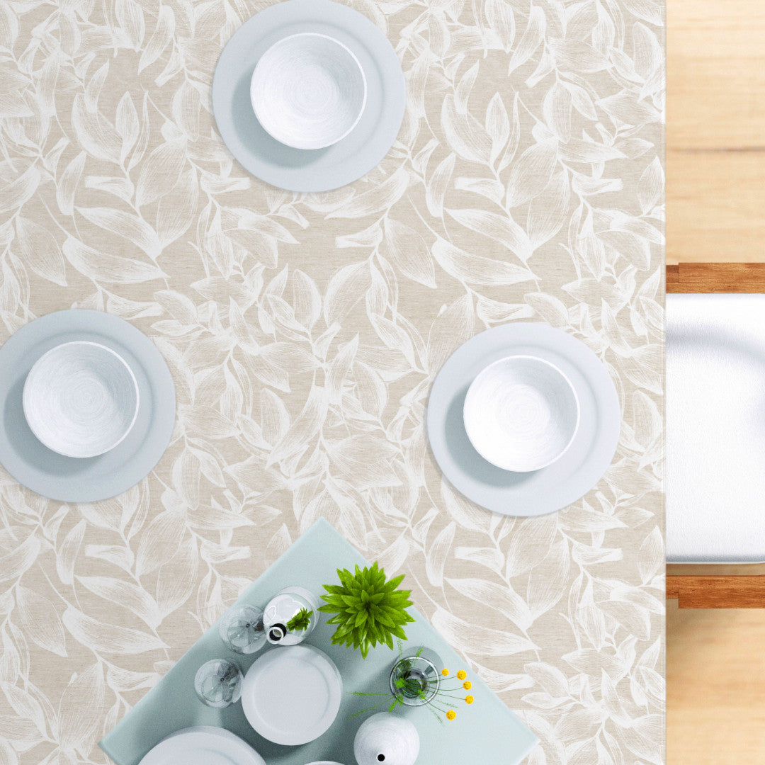 Nordfavn Cloe – Akrylduk med botanisk mønster i naturhvite nyanser, bord