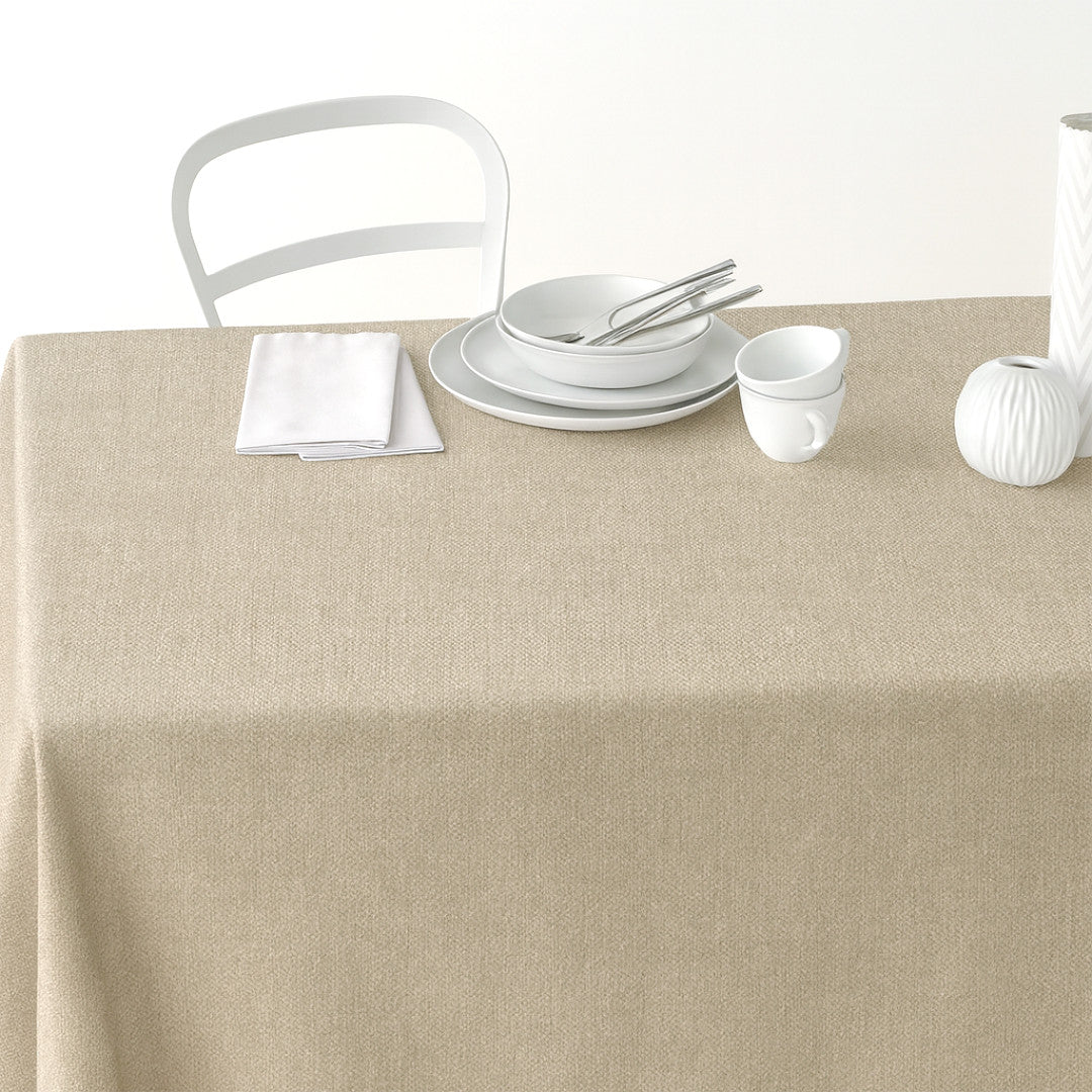 Nordfavn Dean Sandbeige – Ensfarget akrylduk i linlook, på bord