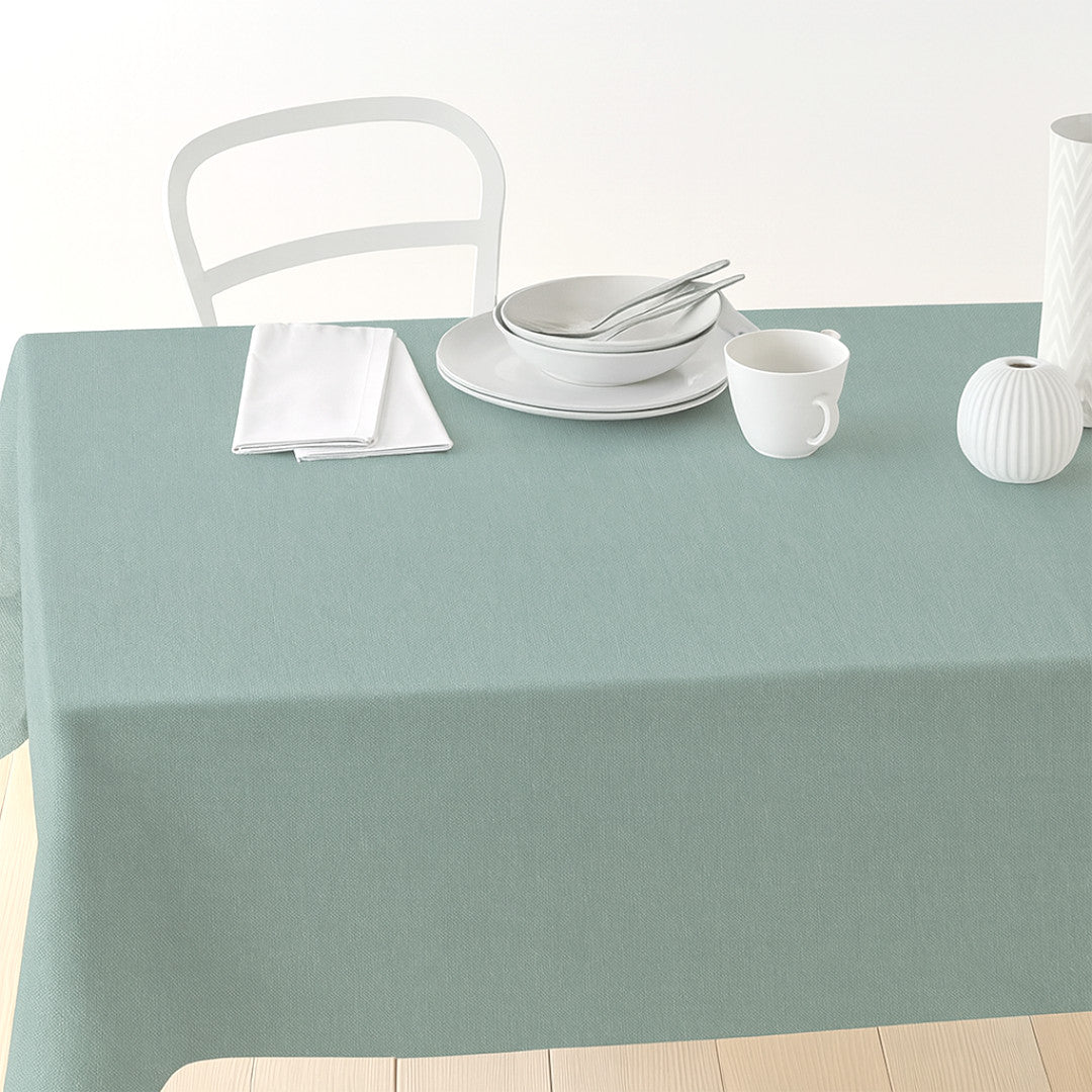 Nordfavn Dean Støvet Grønn – Ensfarget akrylduk i linlook, på bord