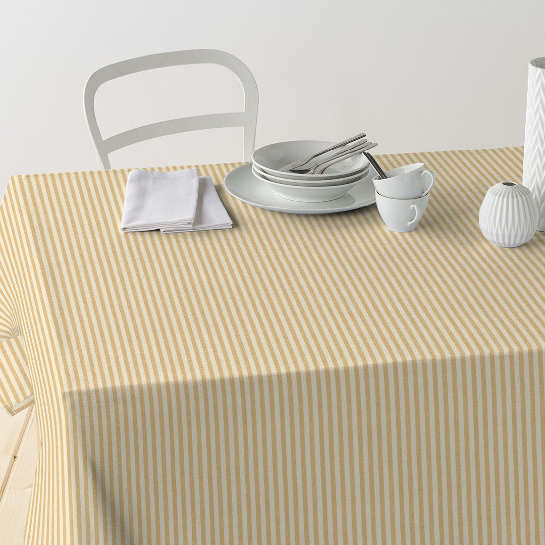 Nordfavn Ibiza Støvet Okergul – Akrylduk med tverrgående striper i linlook, bord