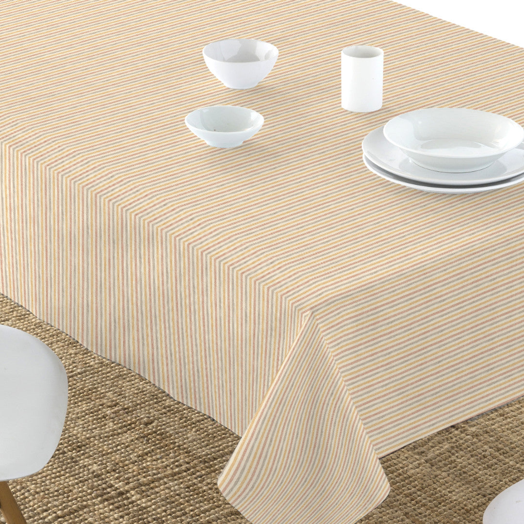 Nordfavn Pitiusa Solgul og Terrakotta – Akrylduk med smale tverrstriper, bord