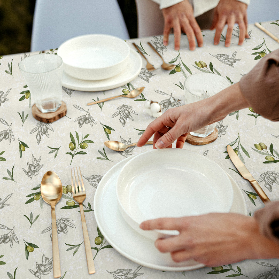 Oil – Akrylduk med olivengreiner i grønne nyanser miljø