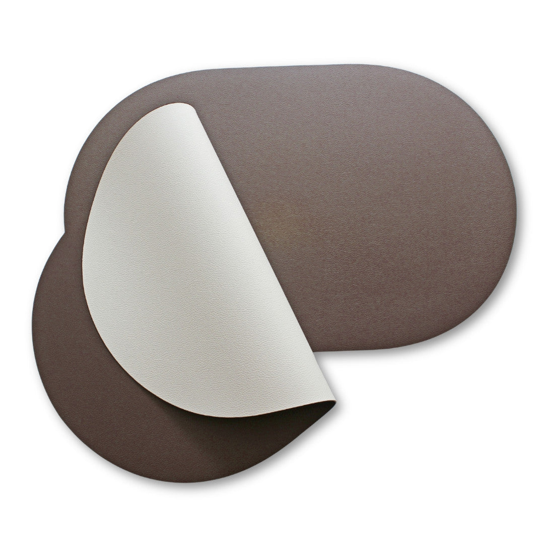 Moon oval spisebrikke i kunstskinn – Mokka/Hvit – 30 x 45 cm