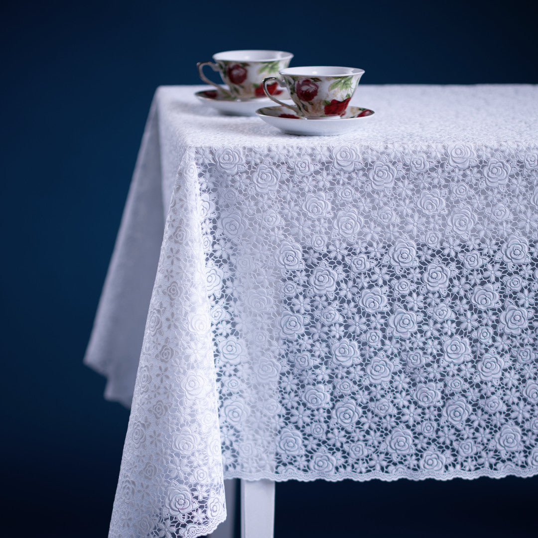 Petite Rose Hvit – Blondevoksduk med små roser, hjørne