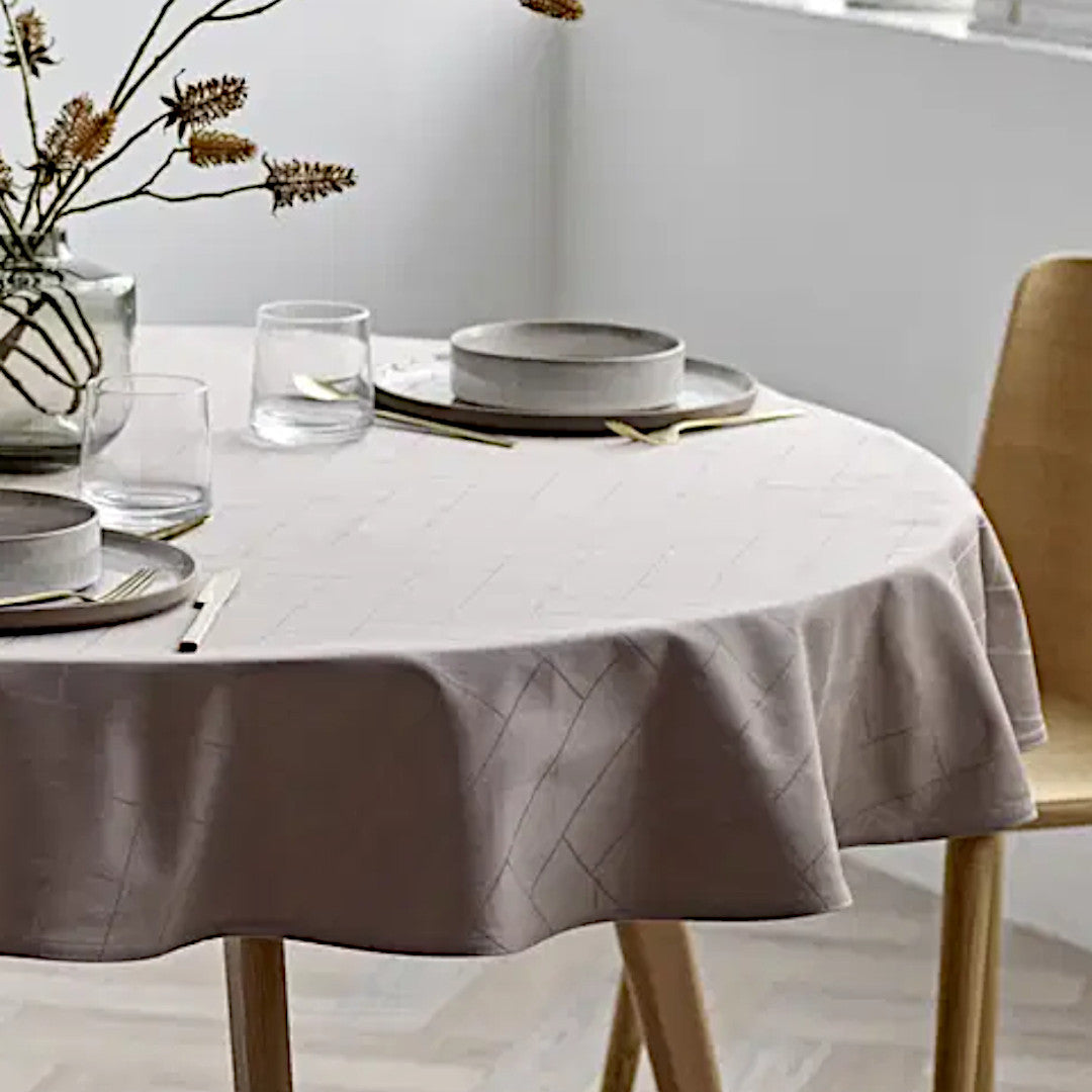 Södahl Tiles Rund Damaskduk Ø 180 cm – Taupe, hjørne