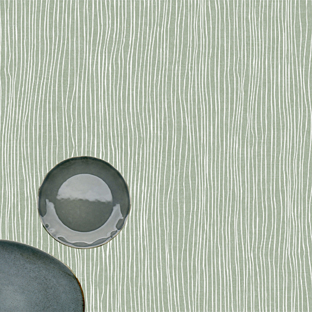 Strange Ways Sage – Stripet voksduk i dus grønn