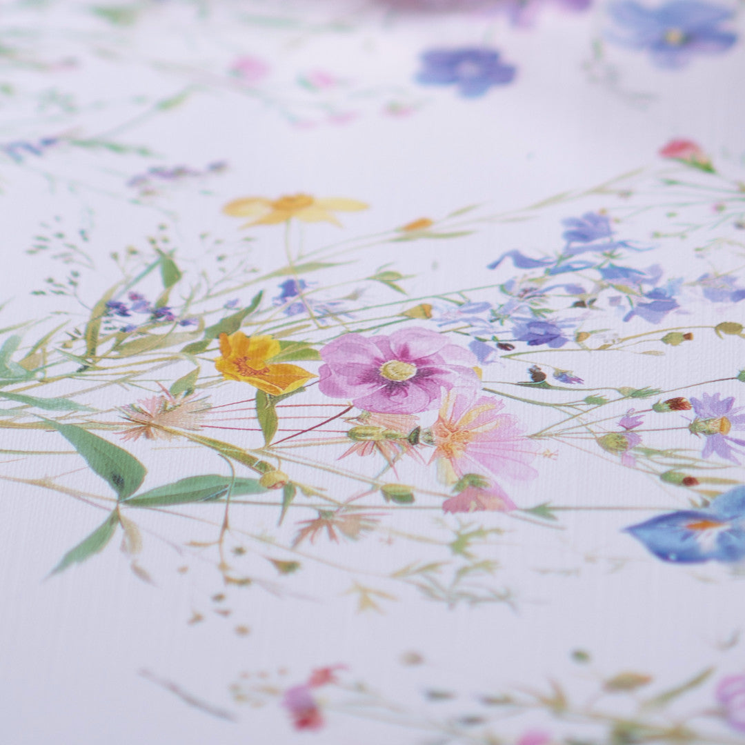 Wildflower Mist – Voksduk med engblomster, nærbilde 1