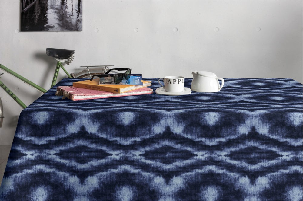 Saura Denim – Akrylduk med flott batikaktig design, 140 cm