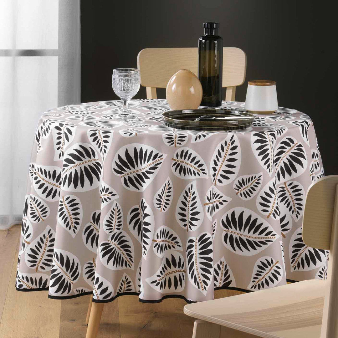 Alma Black Ø 180 cm, rund duk med flekkavvisende behandling