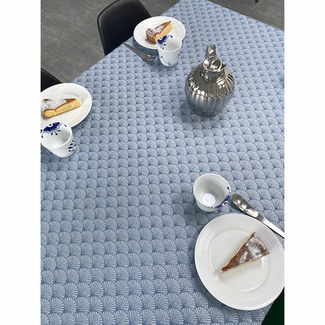 Amigoni StÞvblÄ - Jacquardvevd akrylduk med diskret viftemÞnster