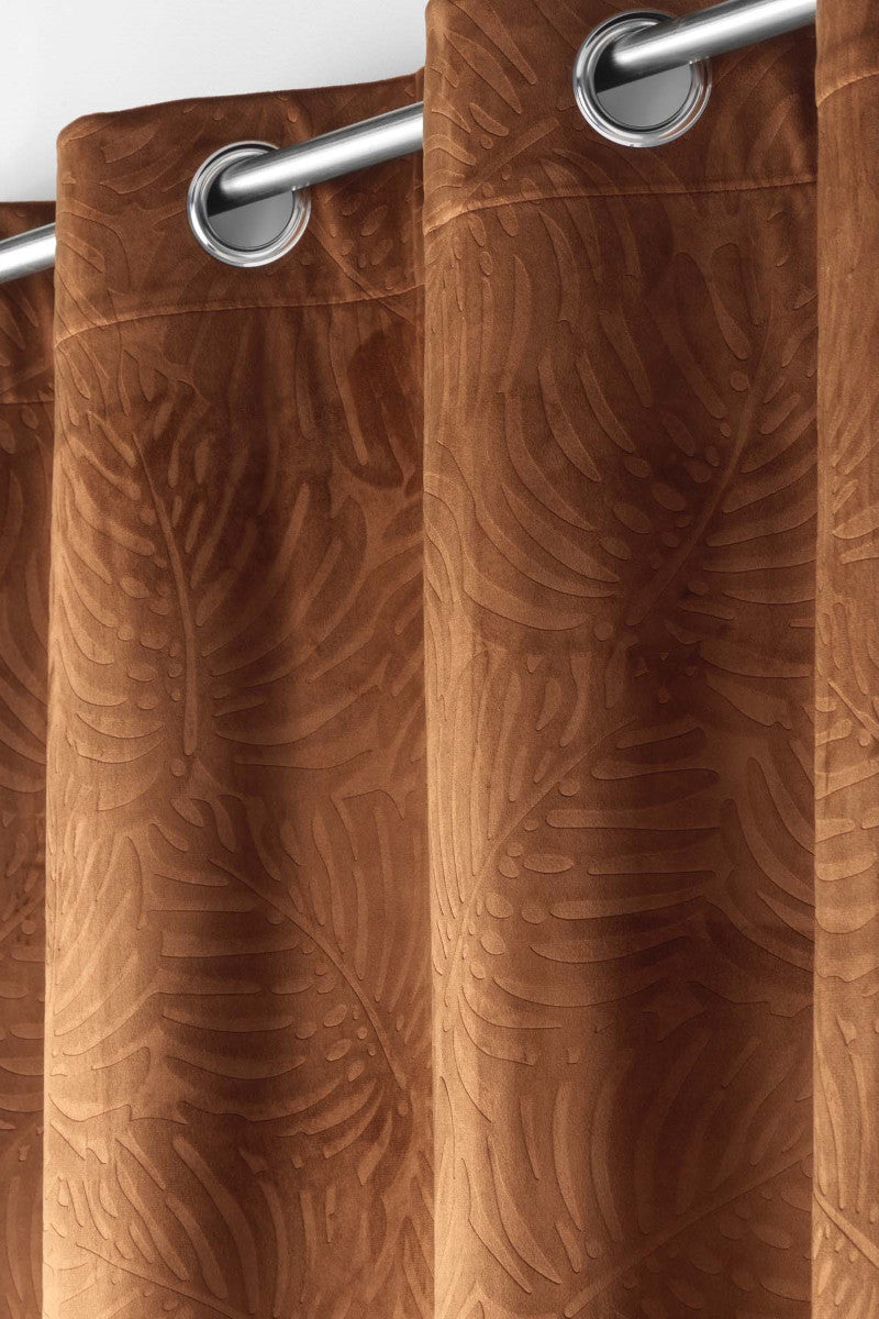 Analia preget velur Brun – Mørkleggingsgardin 140 x 240 cm nærbilde