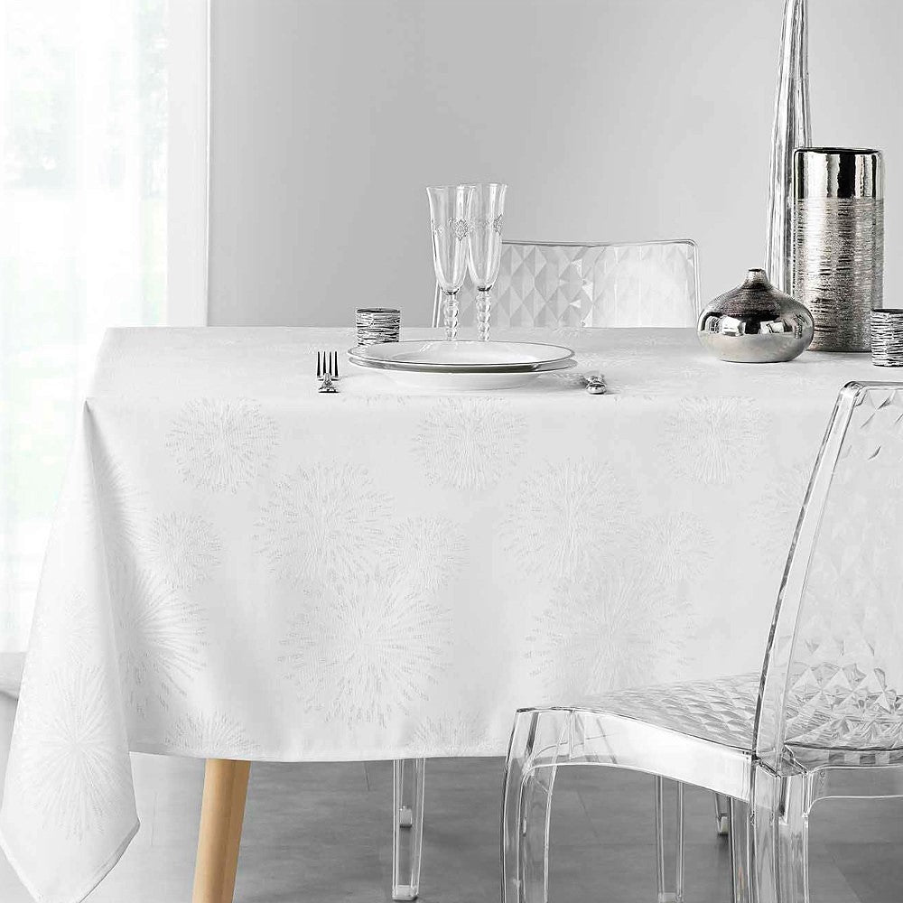 Artifice White/Silver – Jacquardvevd damaskduk med anti-flekker – 140 x 240 cm, miljø