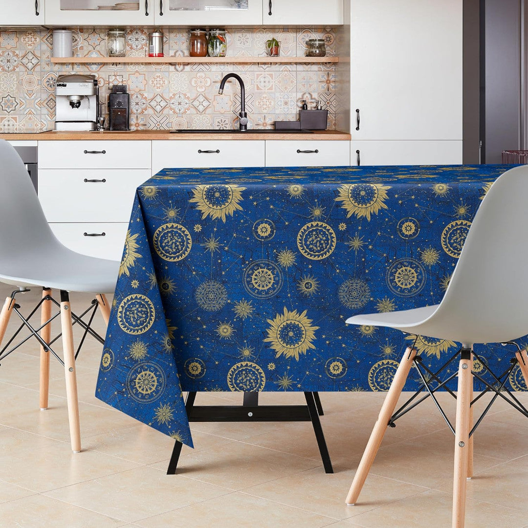 Astra Blå – Voksduk med stjernehimmel i gull, miljø