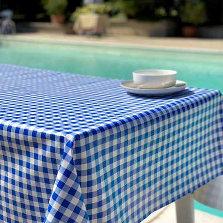 Voksduk med klassiske 1,5 x 1,5 cm ruter – 140 cm bred – blå