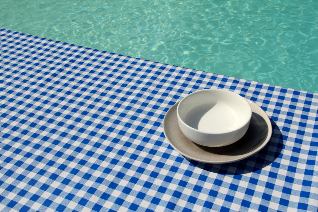 Voksduk med klassiske 1,5 x 1,5 cm ruter – 140 cm bred – blå