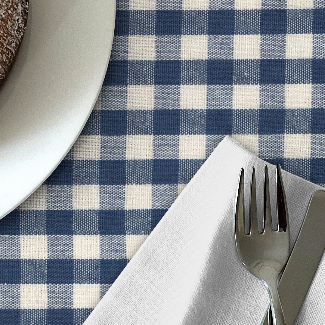 Blå Nordisk Rute – Akrylduk i rustikk hørlook, nærbilde