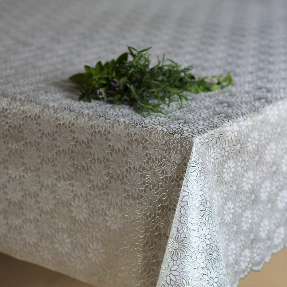 Blondevoksduk hvit med sølvblomst