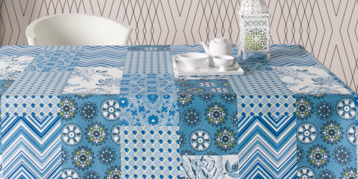 Courbet blå, akrylduk i patchwork ruter, 180 cm bred