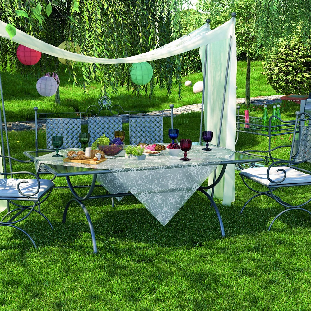 Emma, gjennomsiktig voksduk med hvite blomster