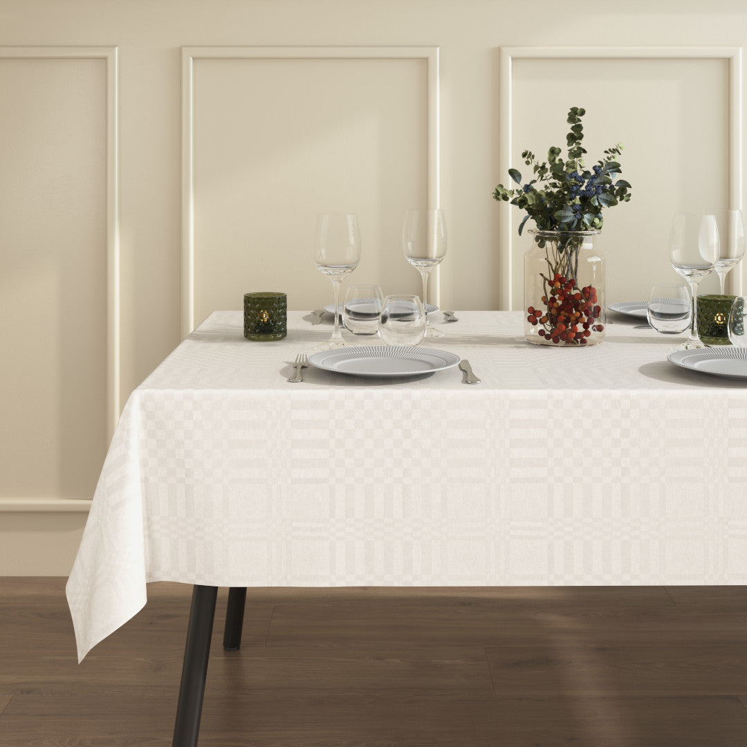 Miljøbilde med Estratela Offwhite Ruter akrylduk på bord