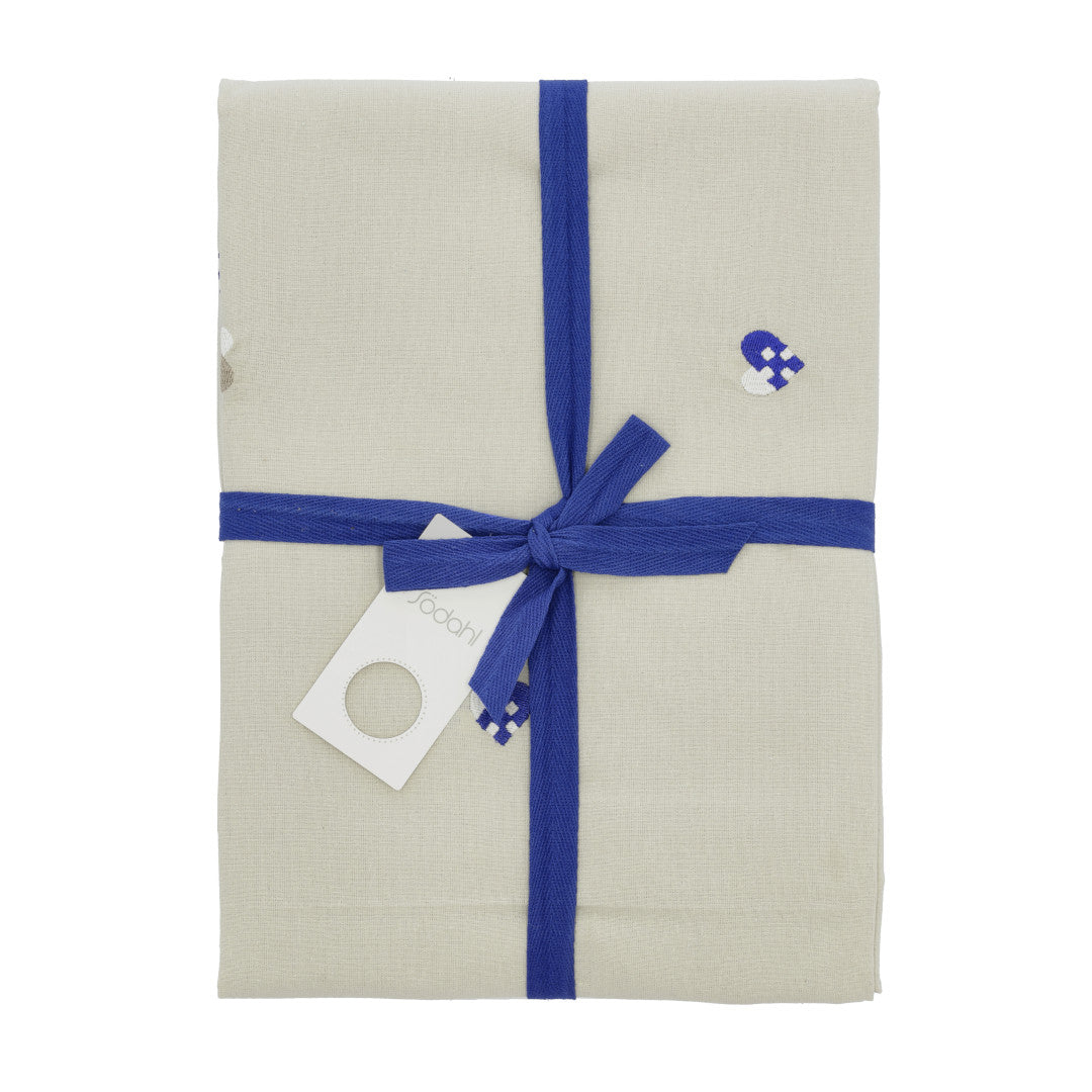 Södahl Christmas Hearts Embroidery Juleduk Blå – 140 × 270 cm