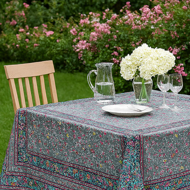 Fleurs Des Champs Antrasitt – Rektangulær provenceduk 160 x 250 cm