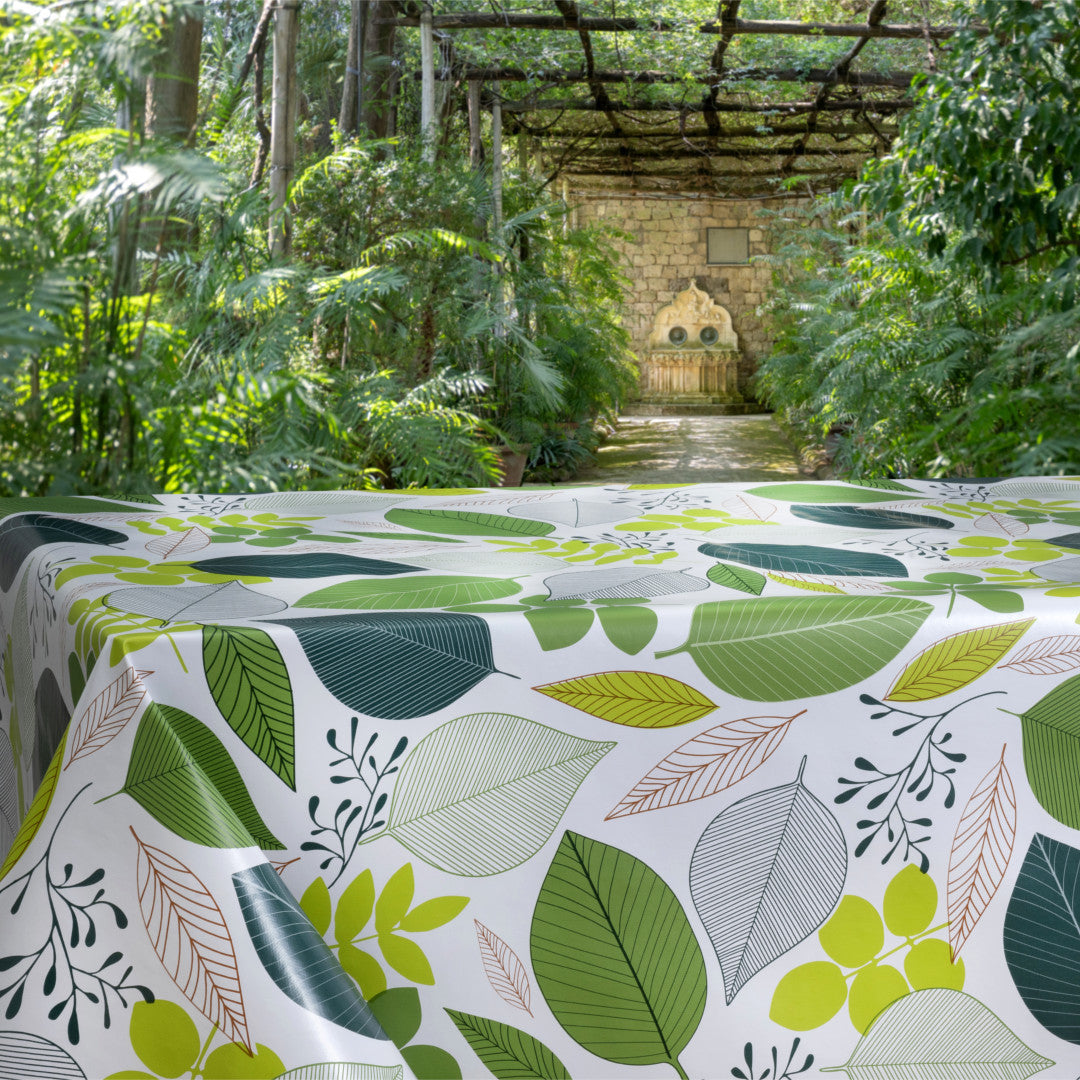 Foglie Grønn – hvit voksduk med blader i ulike grønntoner