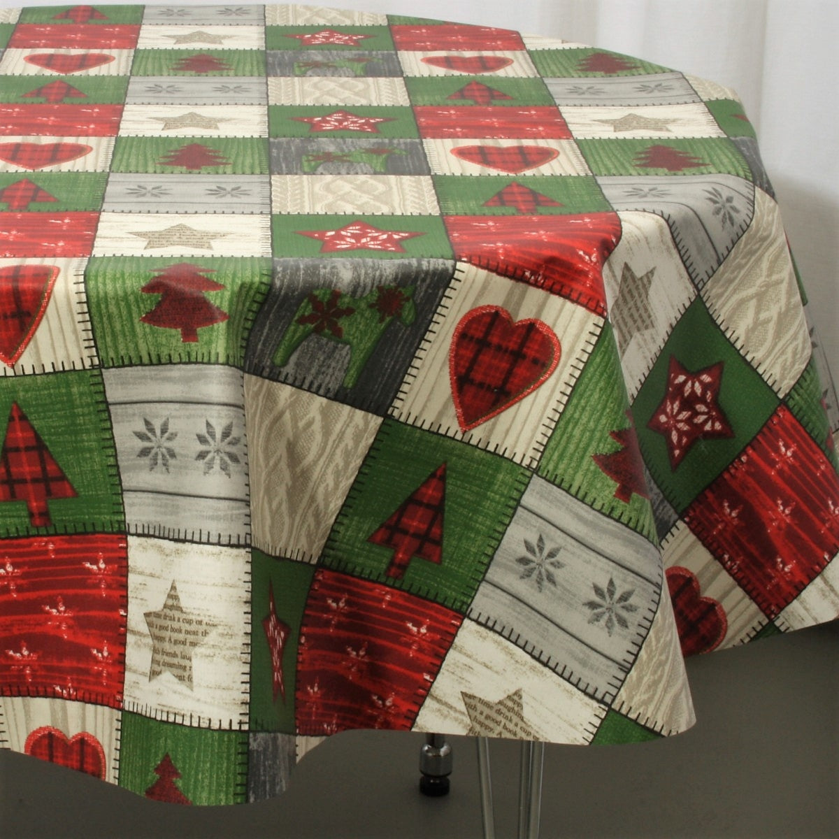 Juleduk Scandy, akrylduk med julemotiver i ruter – 155 cm bred