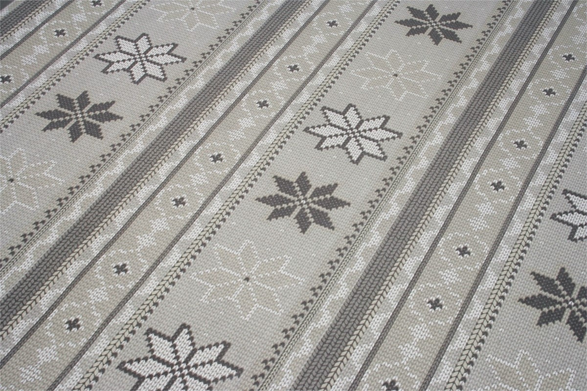 Juleduk Lausanne grå, akrylduk med julemotiv i strikk – 155 cm bred