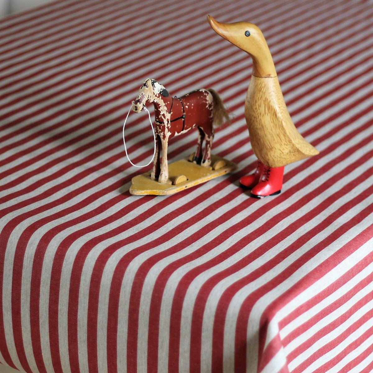 Juleduk Rød Strib linlook – akrylduk i linlook