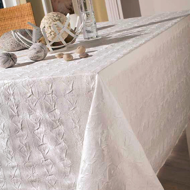 Alicia juleduk i hvit