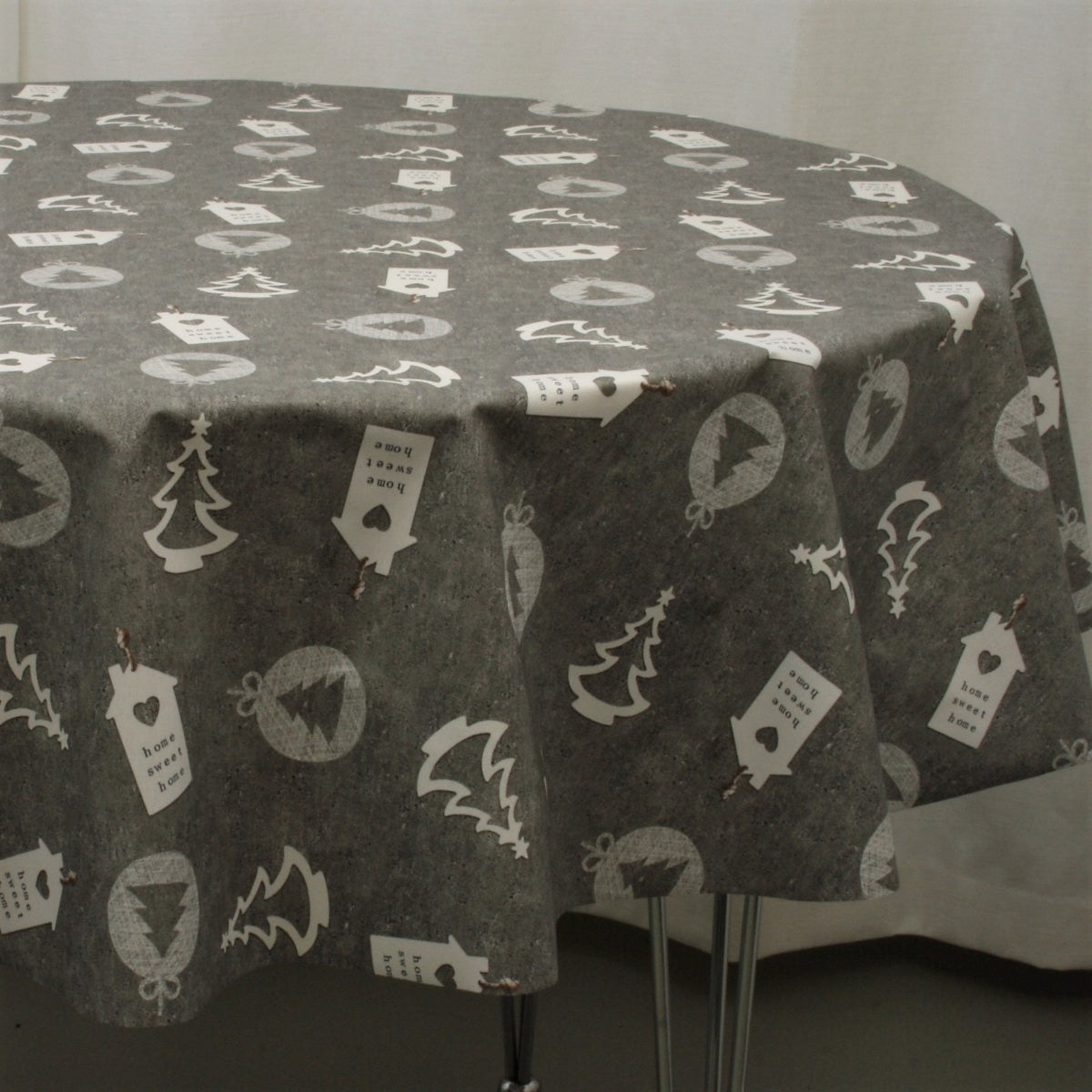 Rund juleduk, Home Sweet Home, grå - Akrylduk med julemotiver