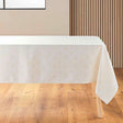 Les Rennes Metallic Natural 140 x 250 cm, rektangulær juleduk, på bord