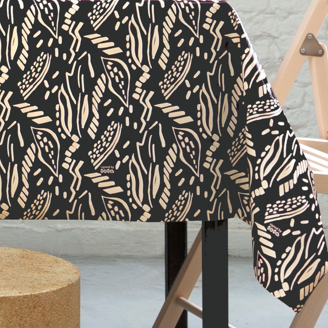 Dakarai Onyx – Lola svart voksduk med etnisk mønster