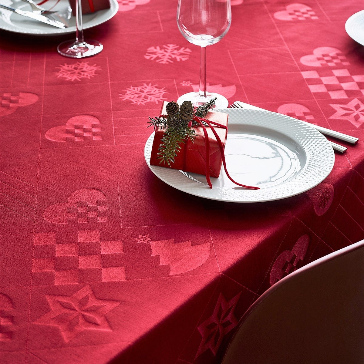 Rosendahl Juleduk Natale, flott damaskduk i rød - 150 cm x 220 cm