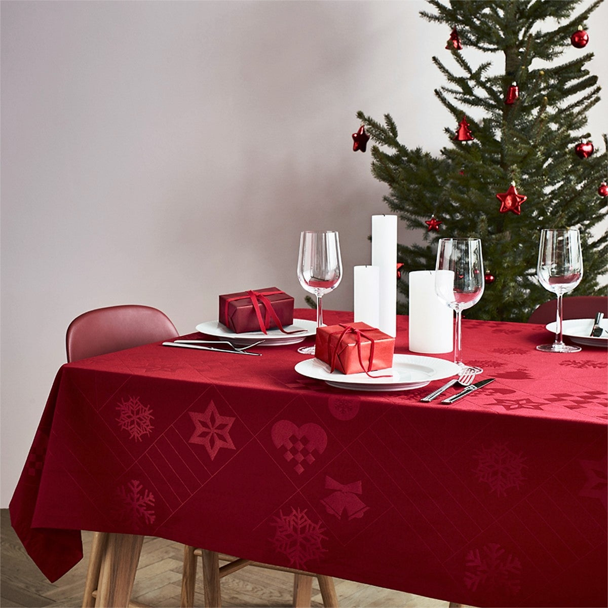 Rosendahl – Juna juleduk Natale, vakker damaskduk i rød – 150 x 270 cm