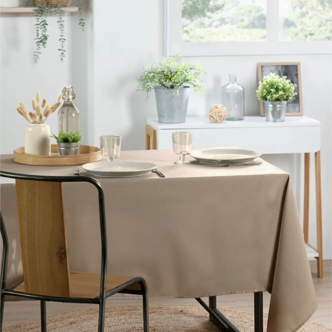 Nelson – ensfarget rektangulær duk med flekkavvisende behandling 145 x 240 cm linfarget miljø
