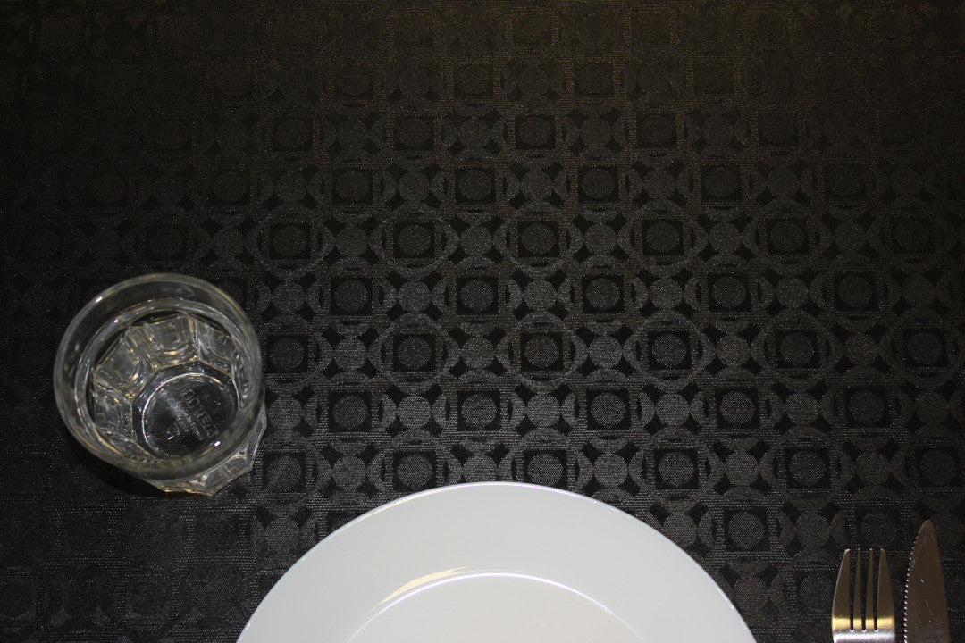 Nobel Black akrylduk, elegante runde og firkantede mønstre, 180 cm