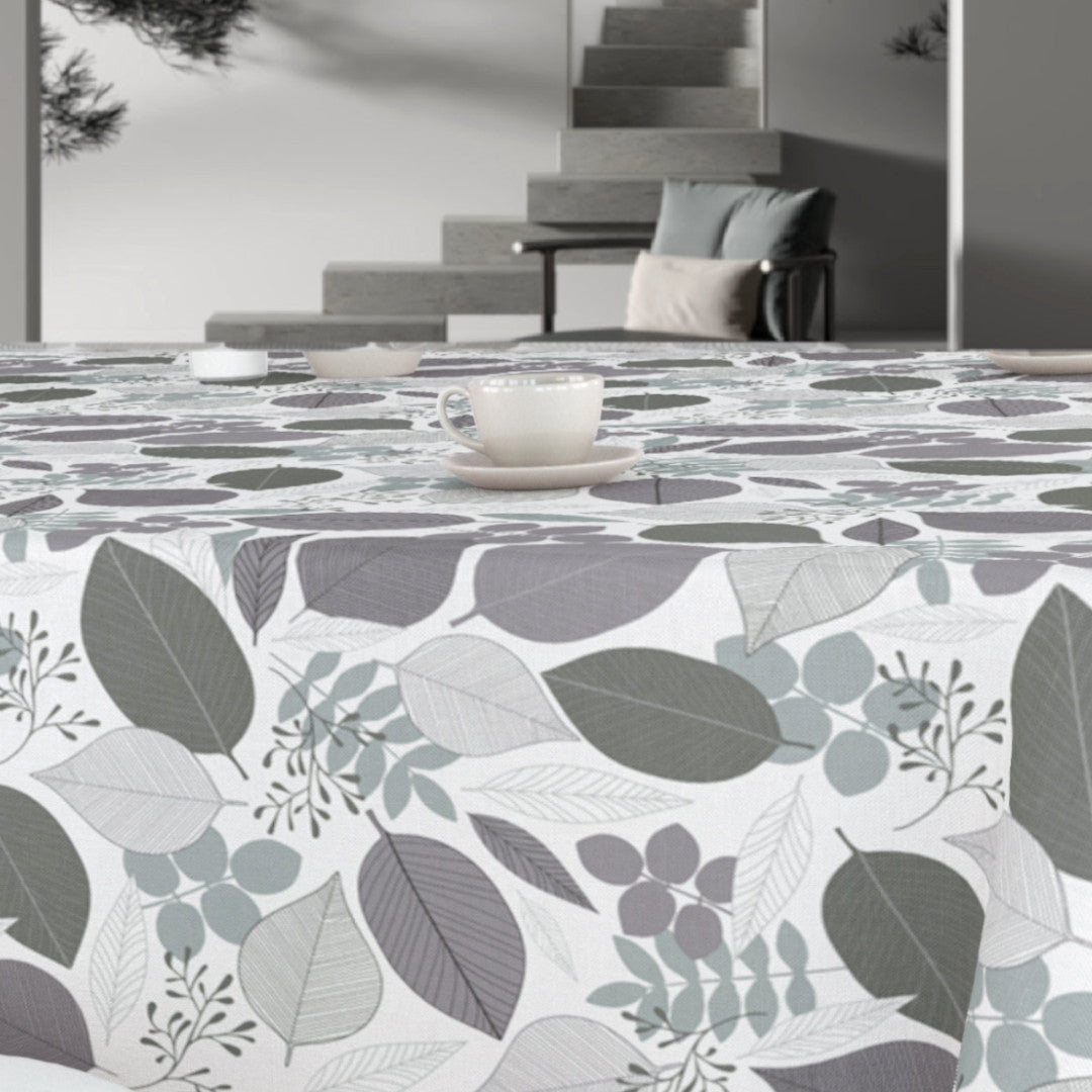 Nordisk Skog – voksduk med bladmotiv i grå nyanser, bord