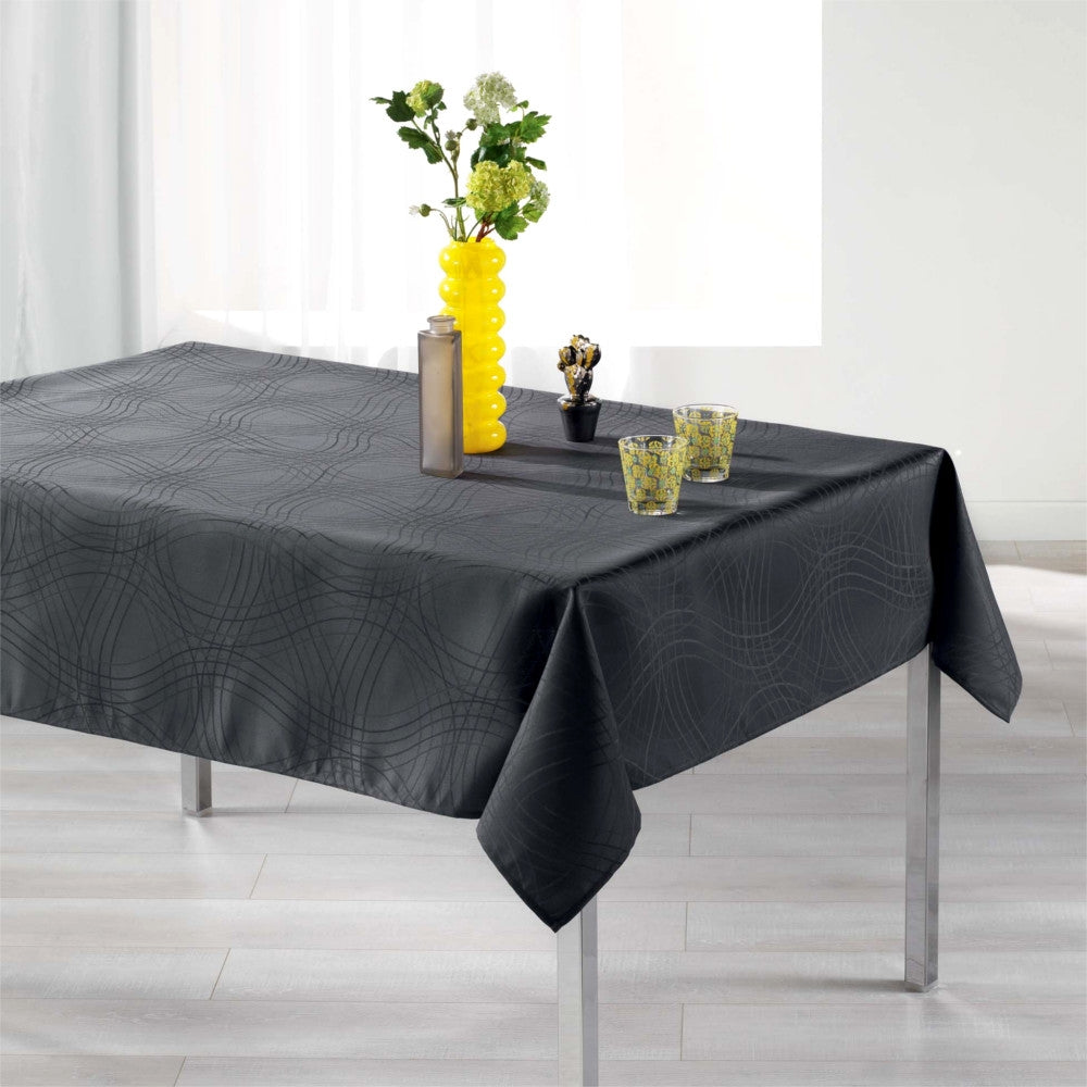 Ondelina Jacquard Antrasitt, damaskduk med flekkavvisende behandling – 140 x 250 cm, miljø