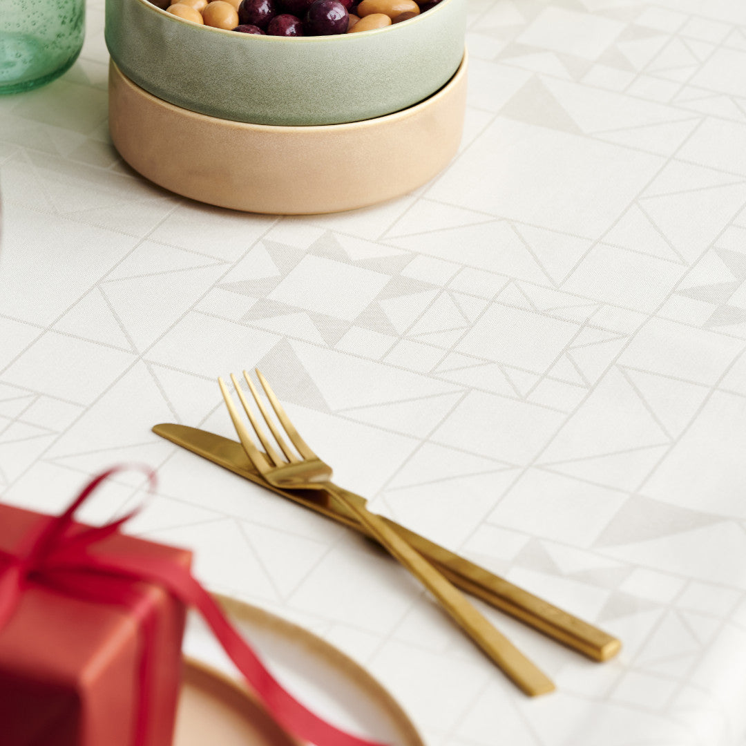 Södahl Star Damask Beige – Rund juleduk med julegave