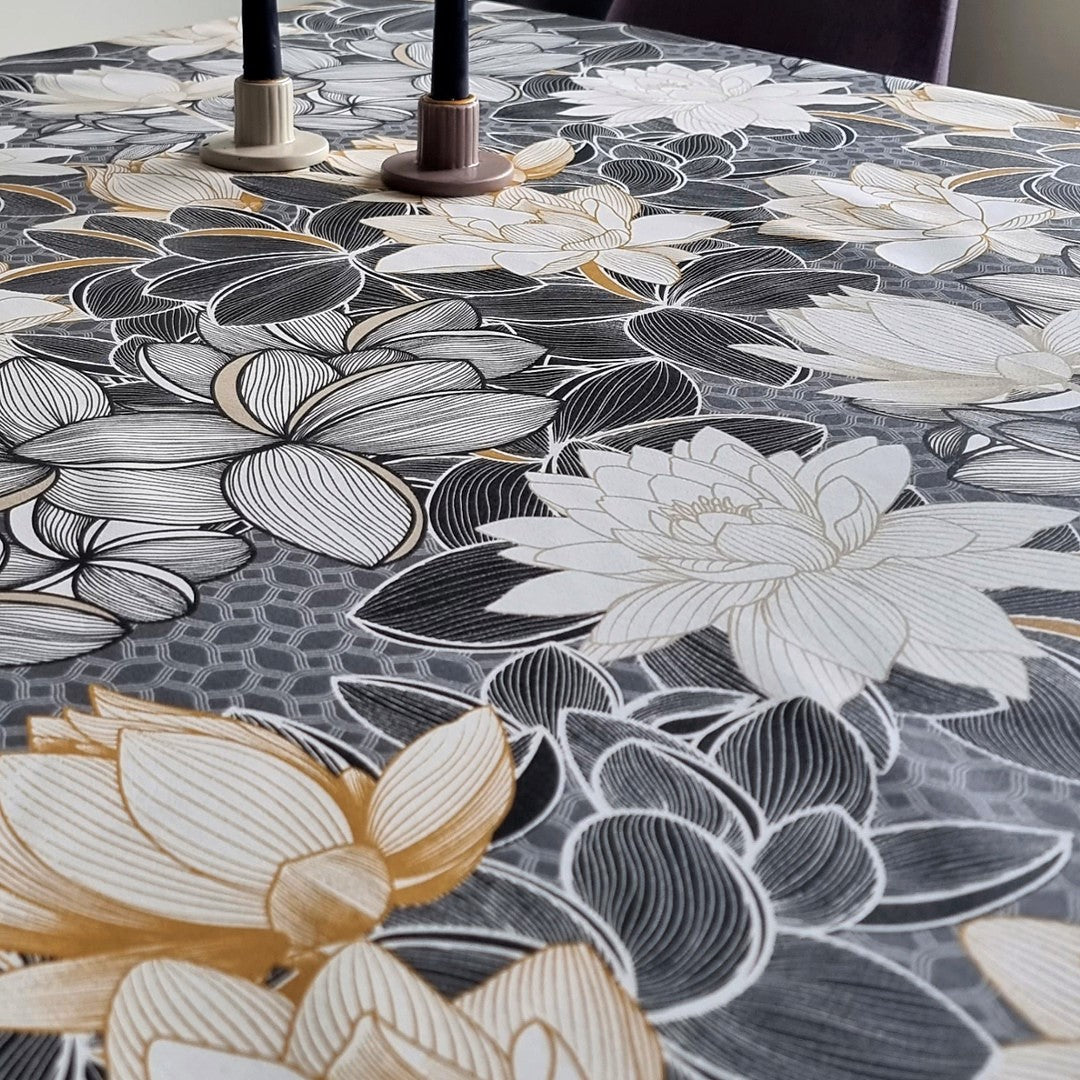 Lotus Sort - Akrylduk med flotte blader - 135 cm bred