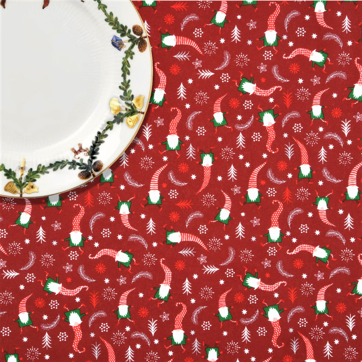 Skognisser Rød - Juleakrylduk med nisser, gran og stjerner