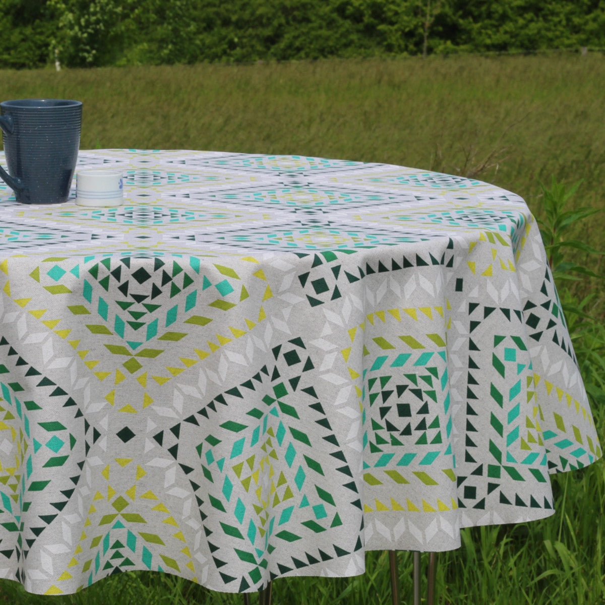 Smalts Grafiske Stjerner – grønn, Laura Lancelle akrylduk – 150 cm bred