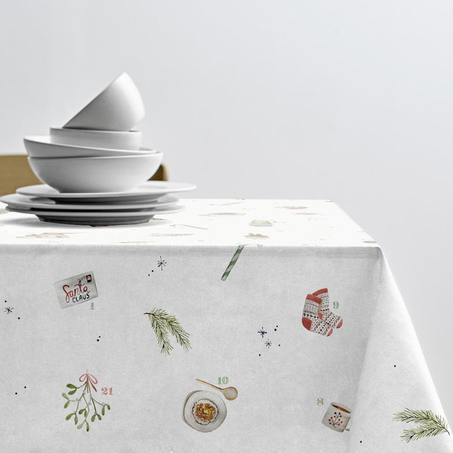 Södahl Christmas Days juleduk med julemotiver på bordet 140 × 250